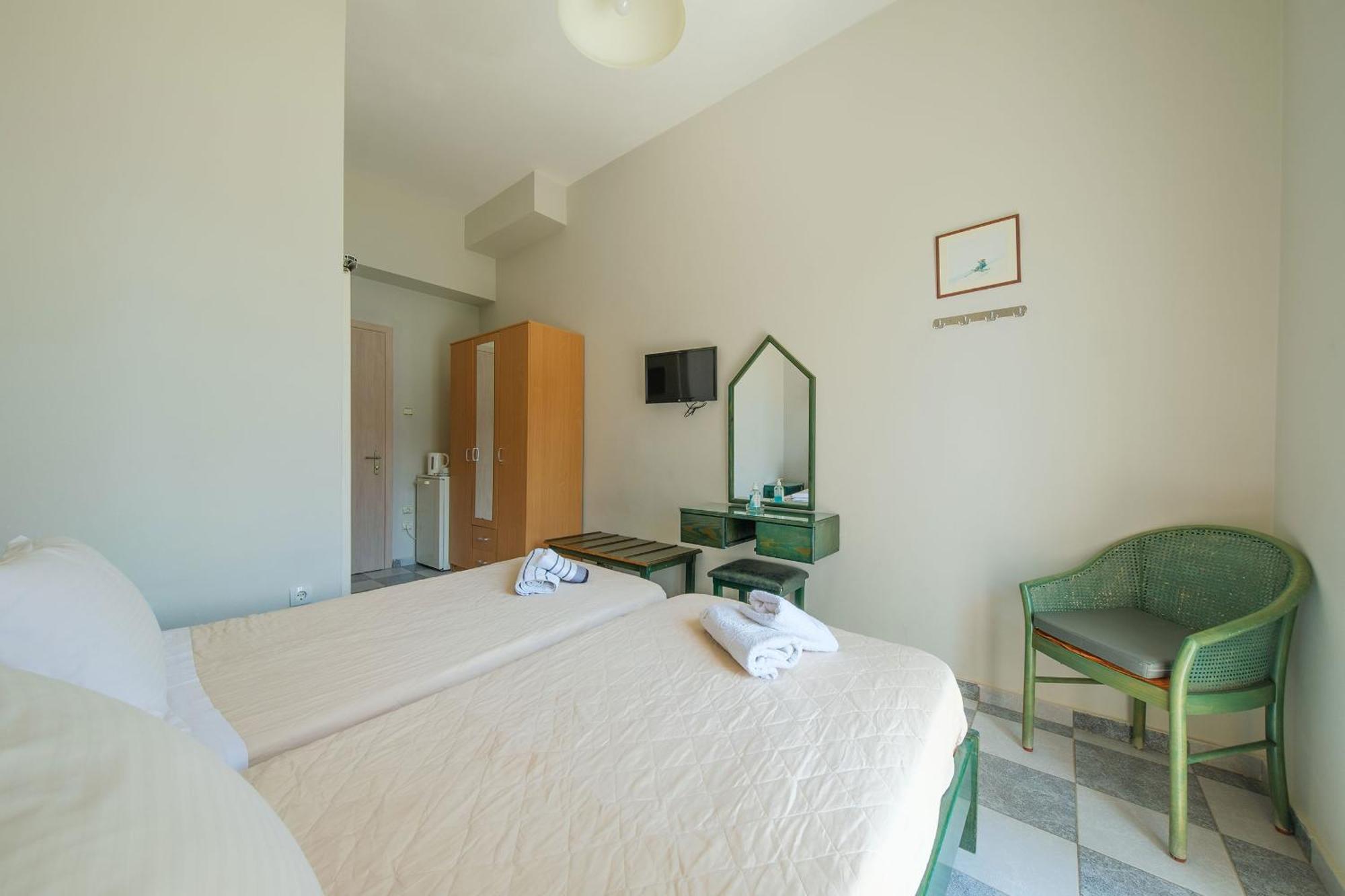 Golden Moon Hotel Tolo Bagian luar foto